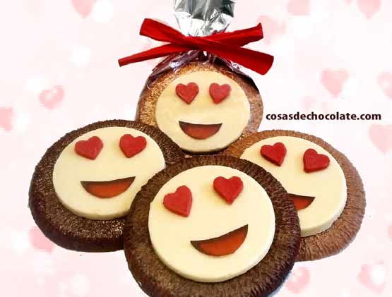 smiley con corazones de chocolate. Un regalo para San Valentín